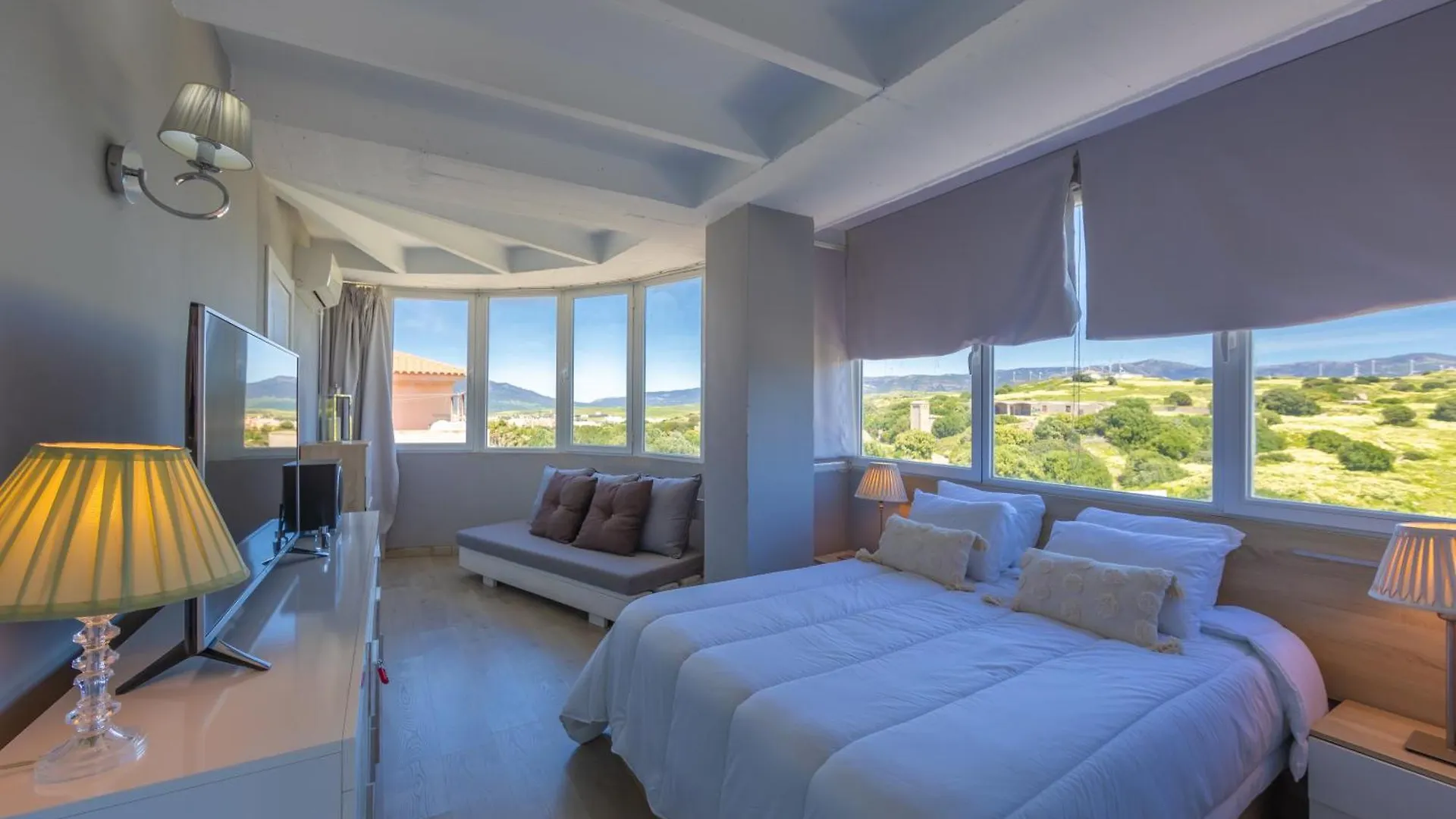 Tarifa Penthouse La Marina contacts